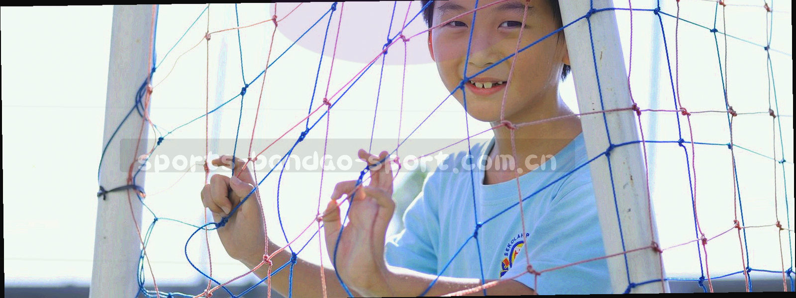 横向延伸的轮次时间轴示意，节点为橙色圆点，轨道为细荧光青线